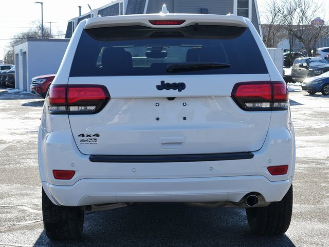 Used 2022 Jeep Grand Cherokee Laredo X image 5