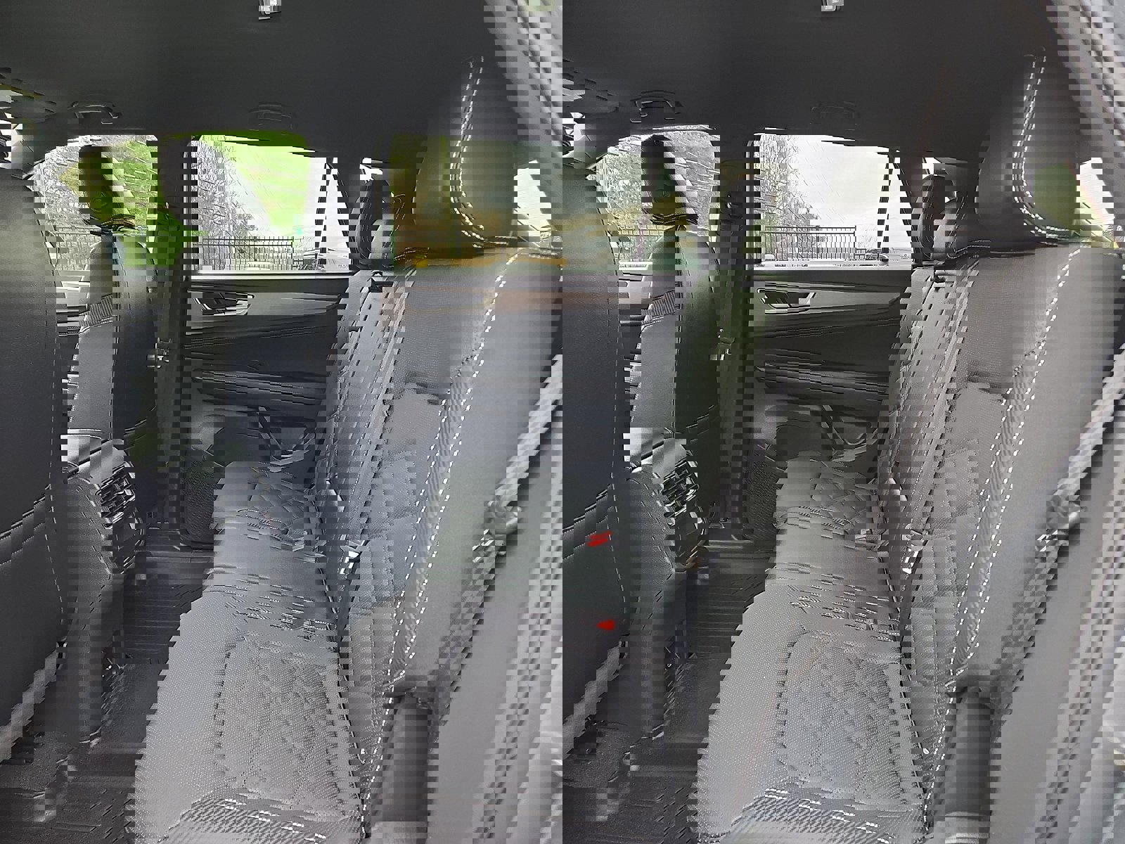 Used 2024 Volkswagen Atlas Cross Sport SE image 11