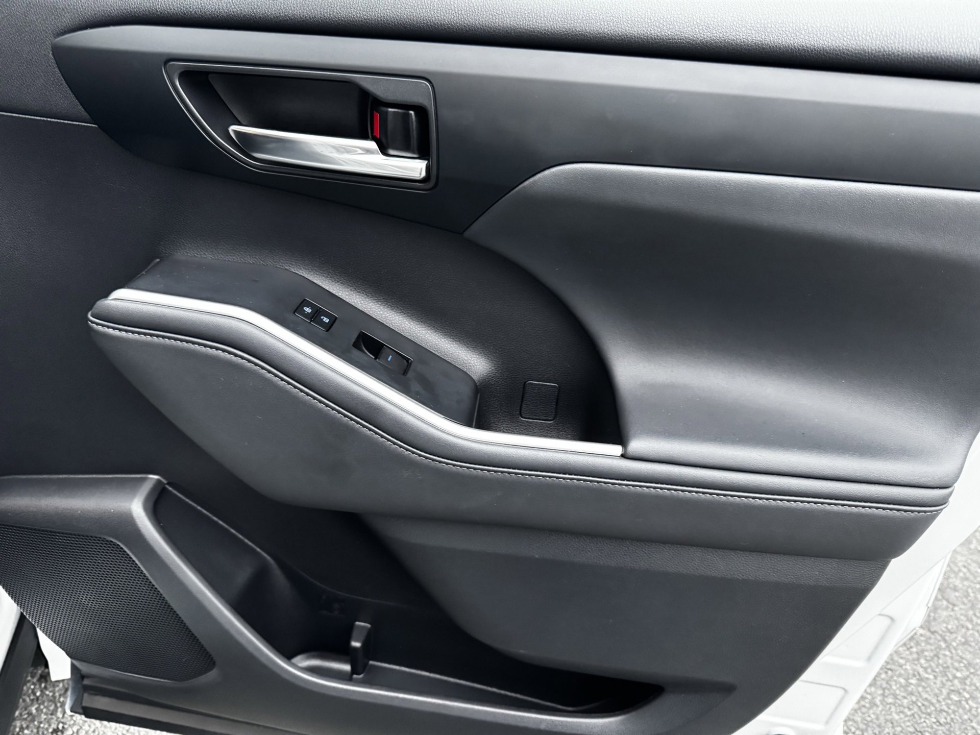 Used 2022 Toyota Highlander XLE image 11