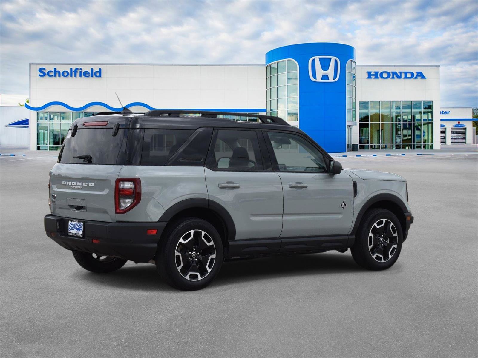 Used 2023 Ford Bronco Sport Outer Banks w/ Tech Package AWD/4WD image 3