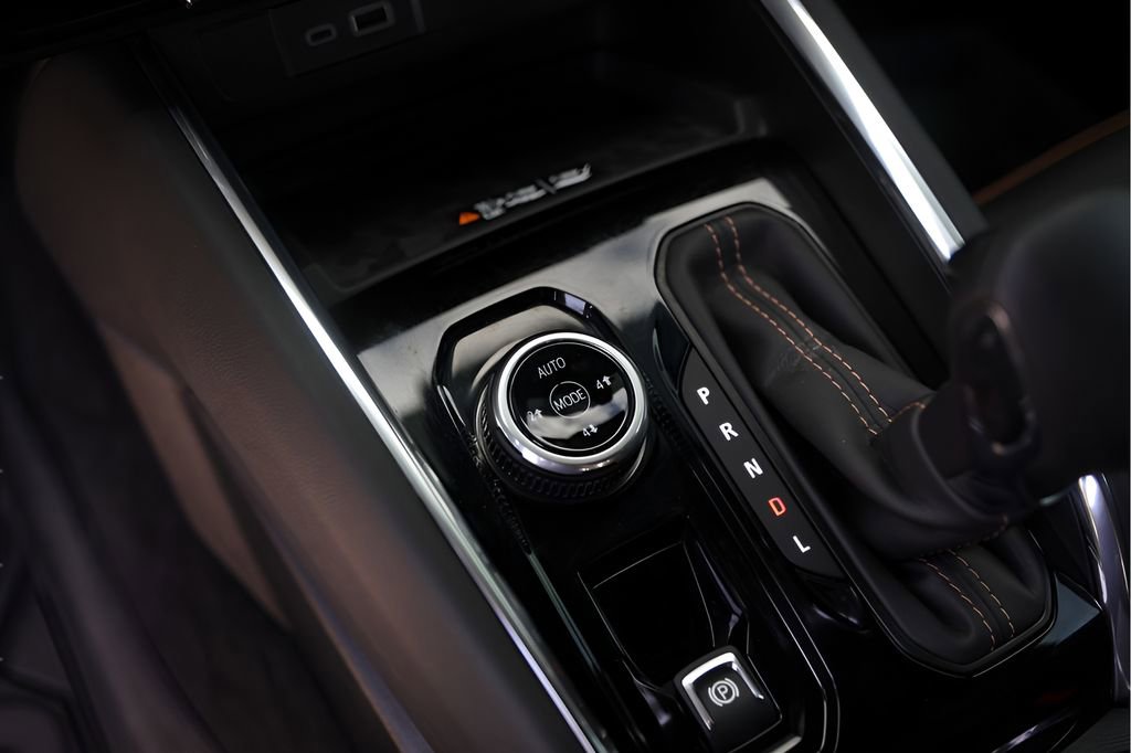 Used 2026 GMC Canyon AT4 w/ Technology Plus Package image 21