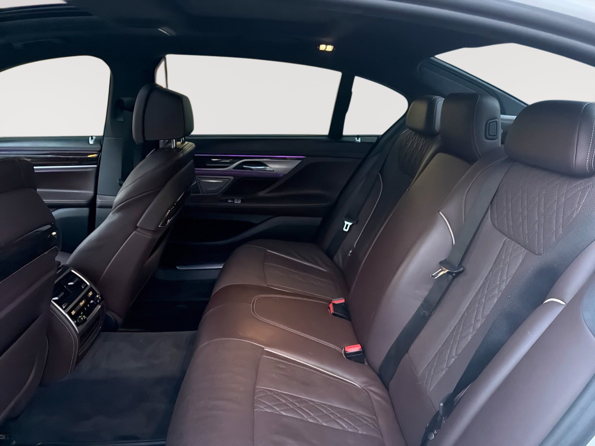Used 2017 BMW 750i RWD image 27