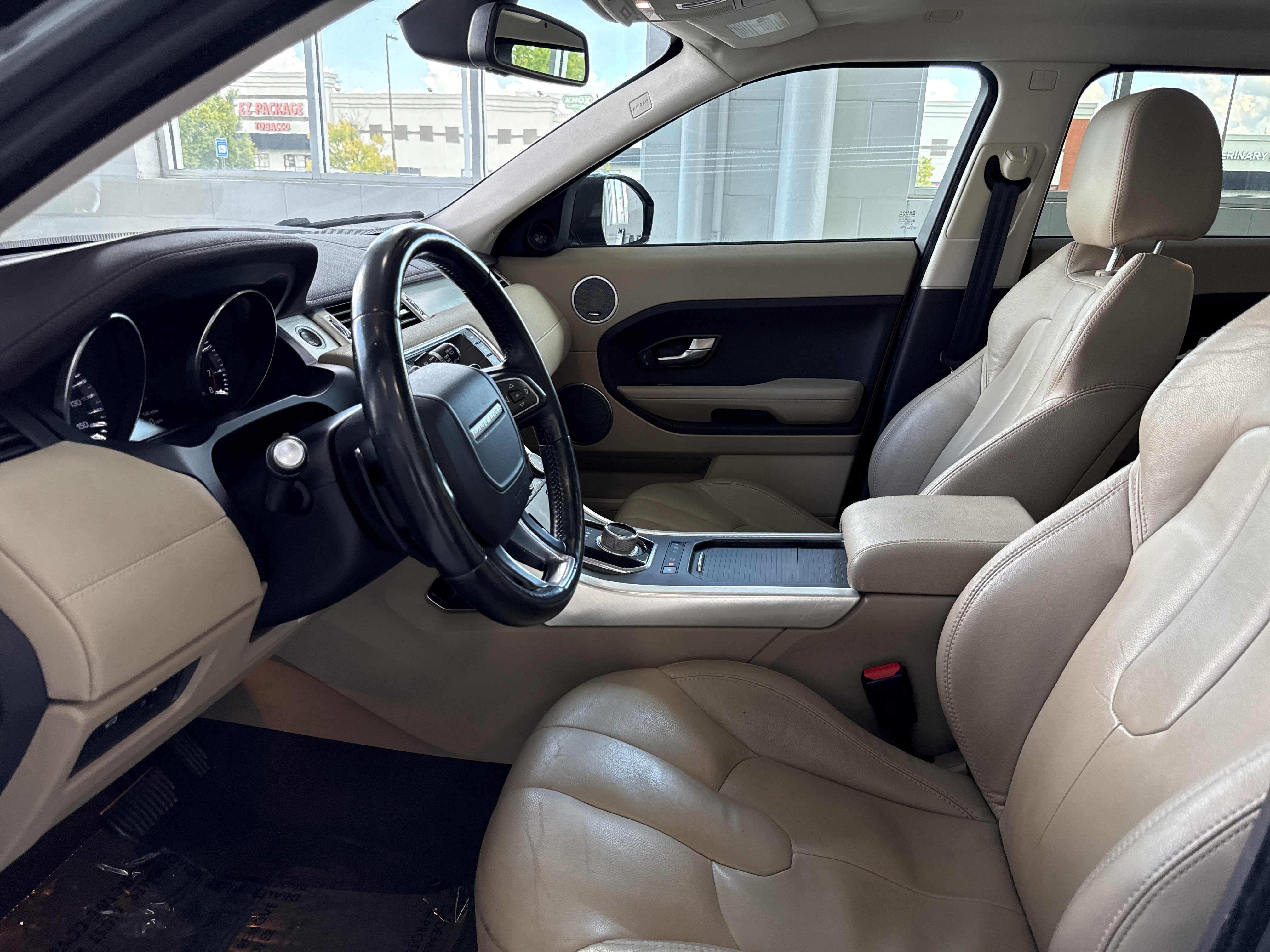 Used 2015 Land Rover Range Rover Evoque Pure Plus AWD/4WD image 4