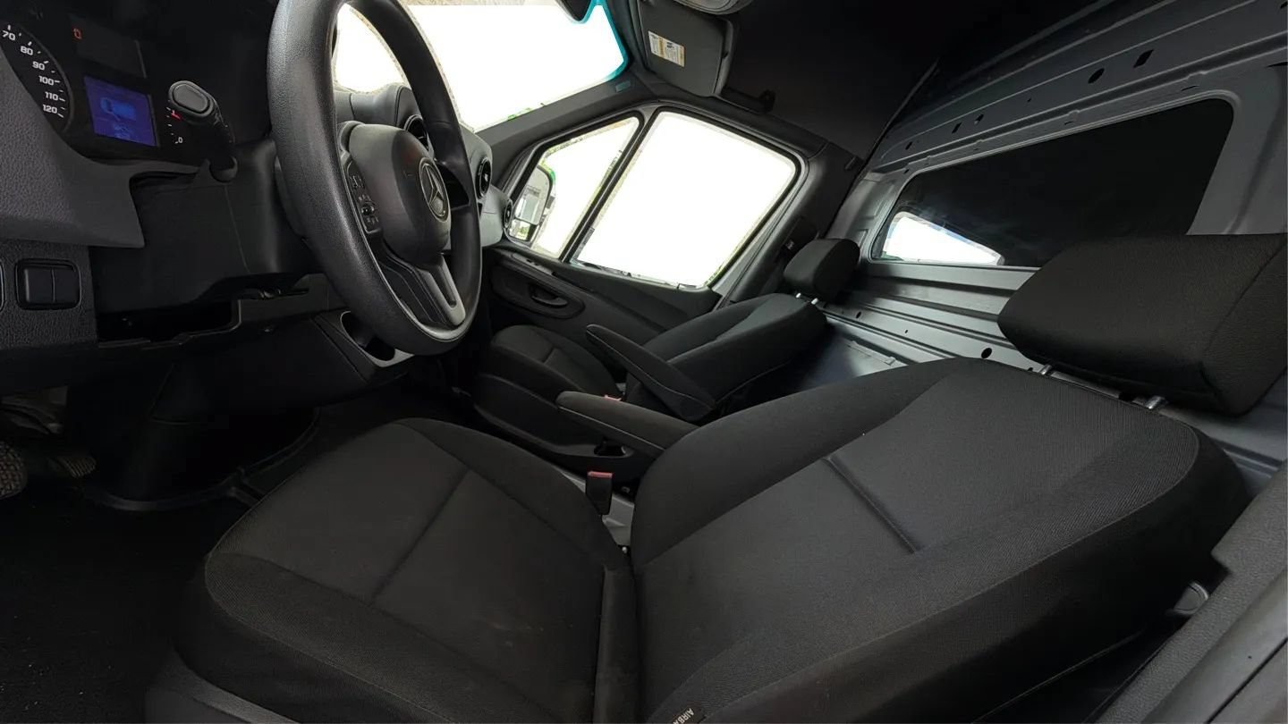 Used 2021 Mercedes-Benz Sprinter 2500 image 12