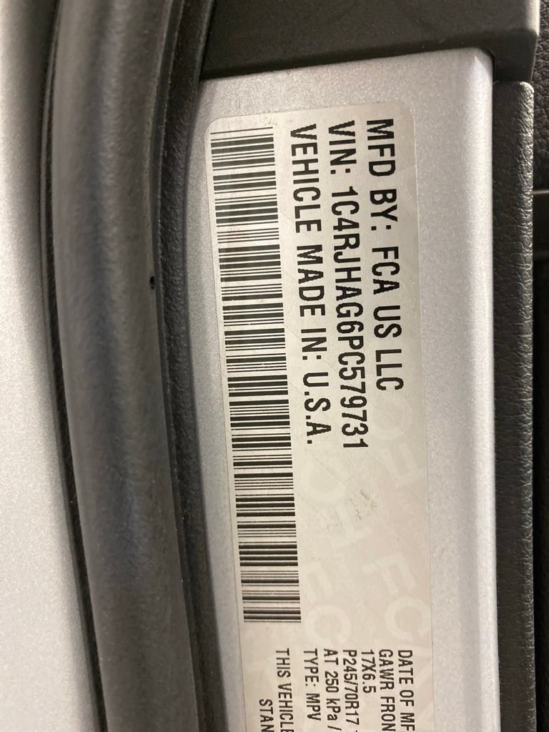 Certified 2023 Jeep Grand Cherokee Laredo AWD/4WD image 27