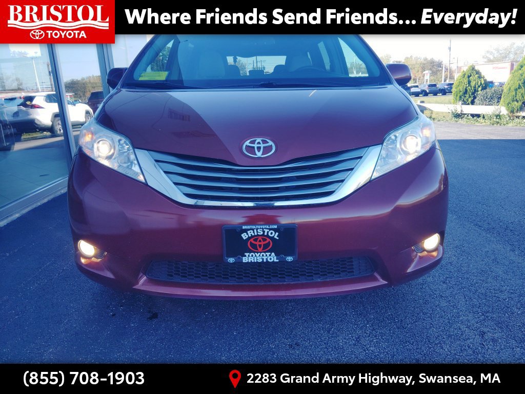 Used 2015 Toyota Sienna XLE FWD image 32