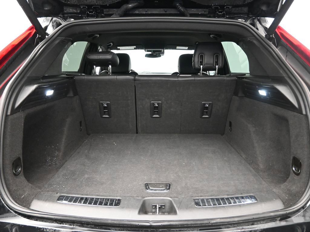 Used 2023 Cadillac XT4 Premium Luxury image 24