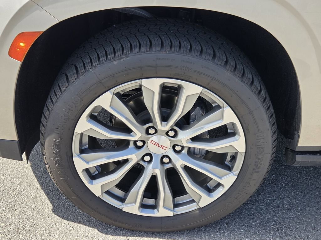 Used 2021 GMC Yukon XL Denali w/ Denali Premium Package image 18