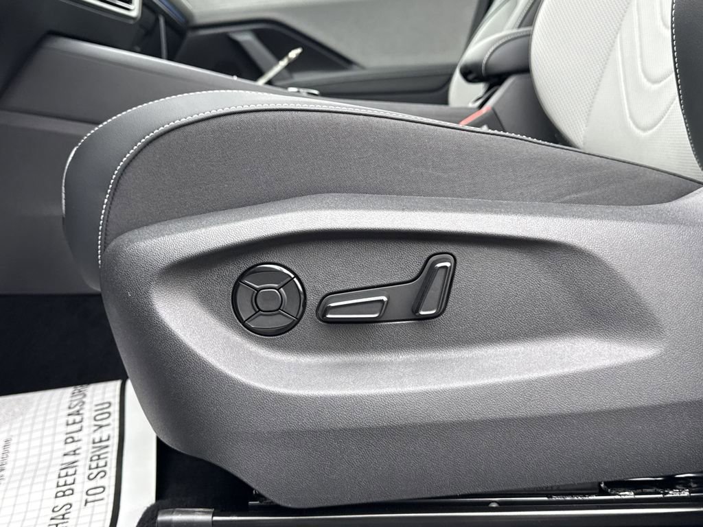 New 2026 Volkswagen Tiguan SE image 25