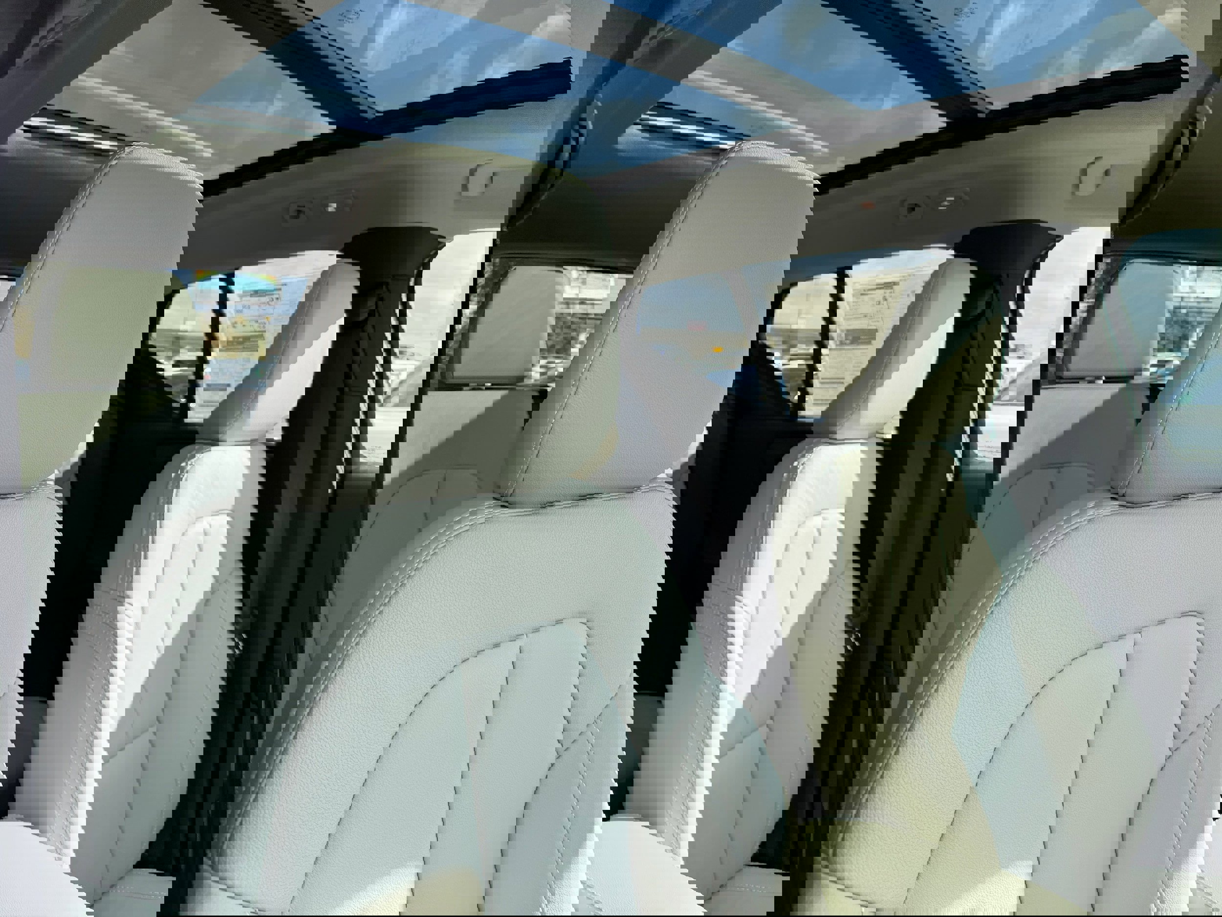 New 2026 Volvo XC40 B5 Plus w/ Protection Package Premier image 9