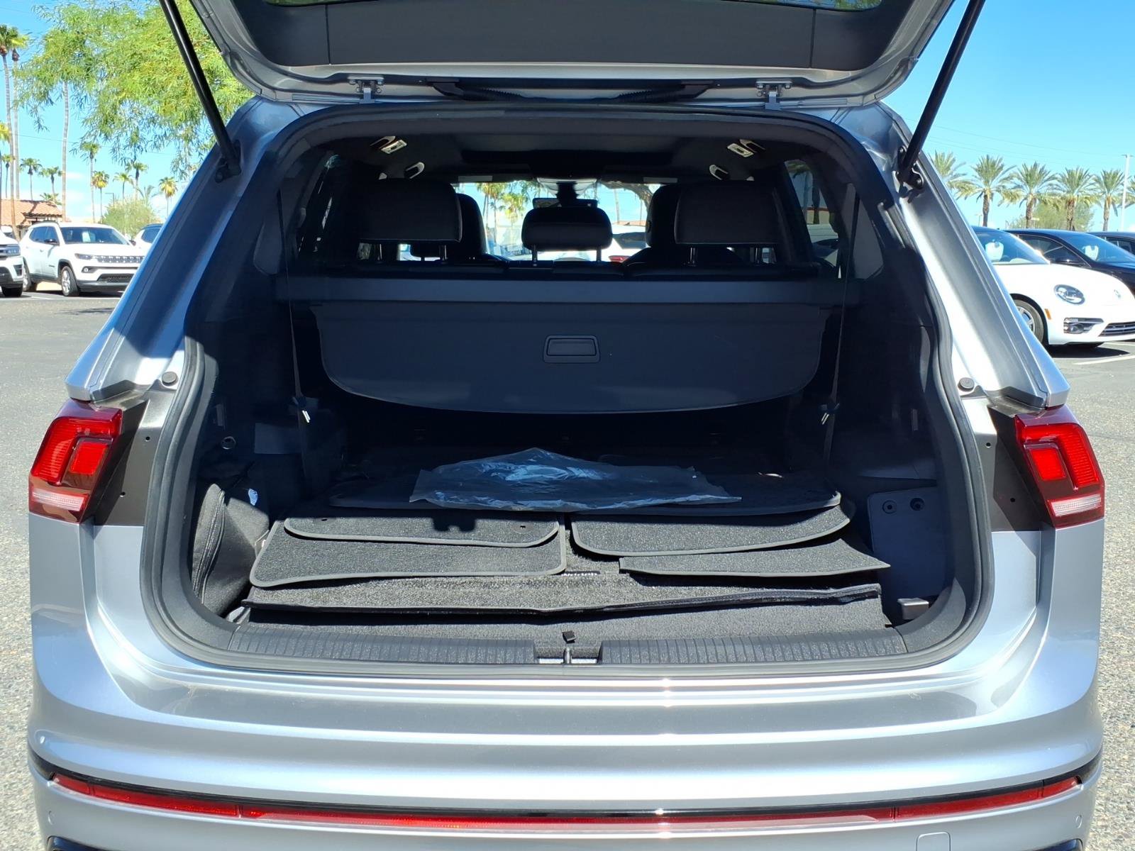 Certified 2023 Volkswagen Tiguan SE R-Line FWD image 17