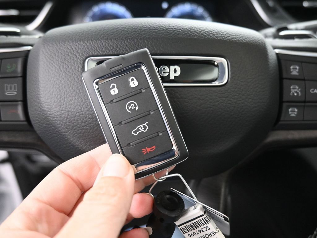 New 2025 Jeep Grand Cherokee Limited w/ Trailer Tow Package image 37