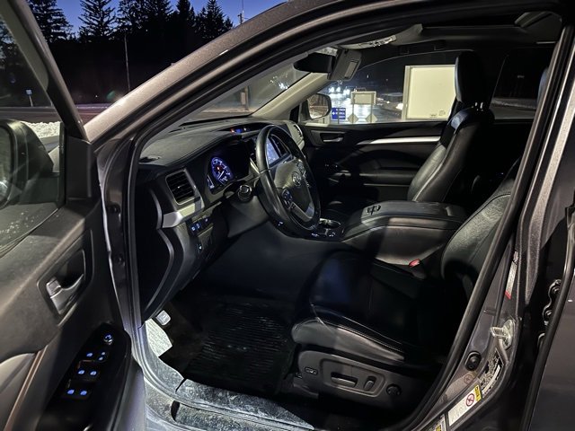 Used 2018 Toyota Highlander XLE image 12