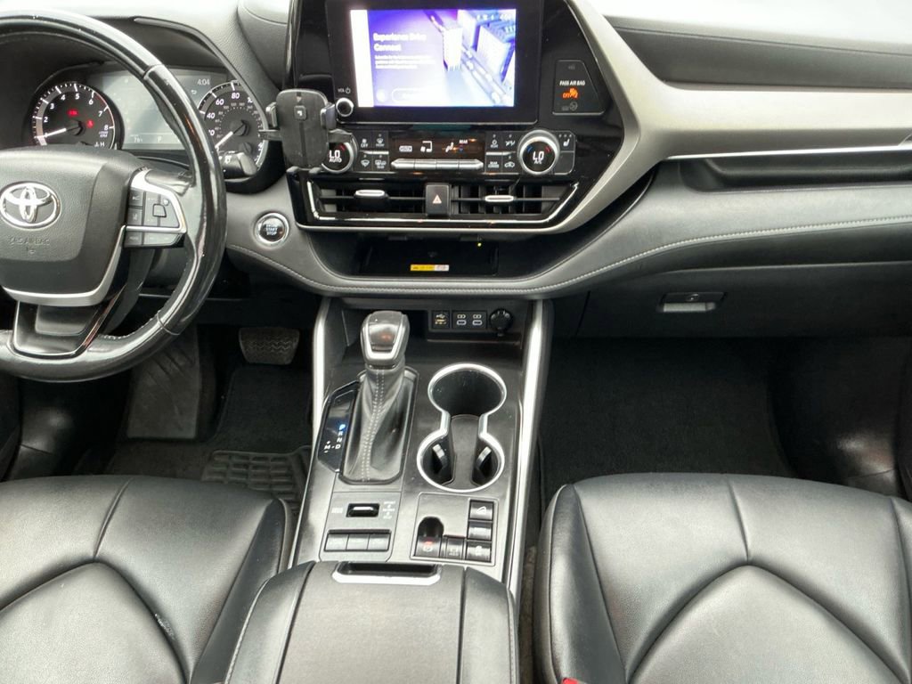 Used 2023 Toyota Highlander XLE AWD/4WD image 20