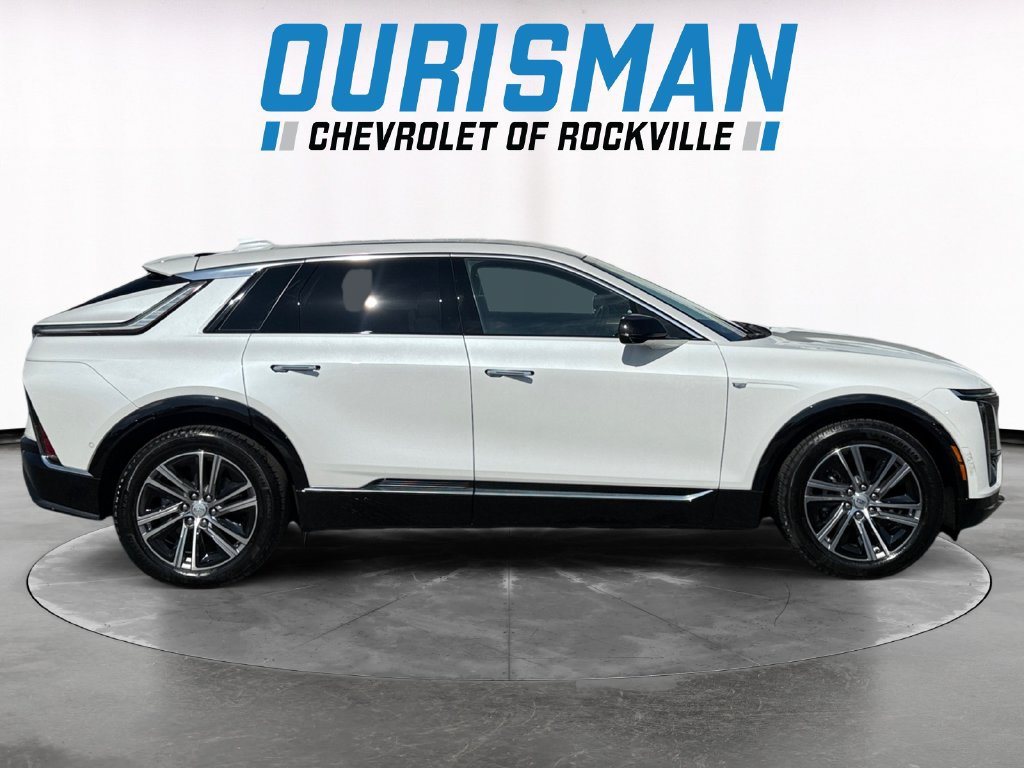 Used 2024 Cadillac Lyriq Luxury RWD image 7