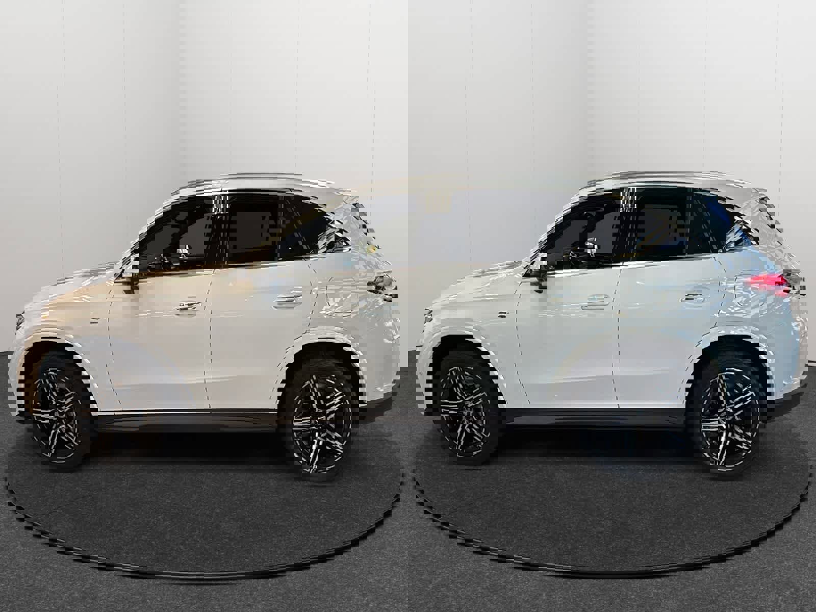 New 2025 Mercedes-Benz GLC 350e 4MATIC image 3