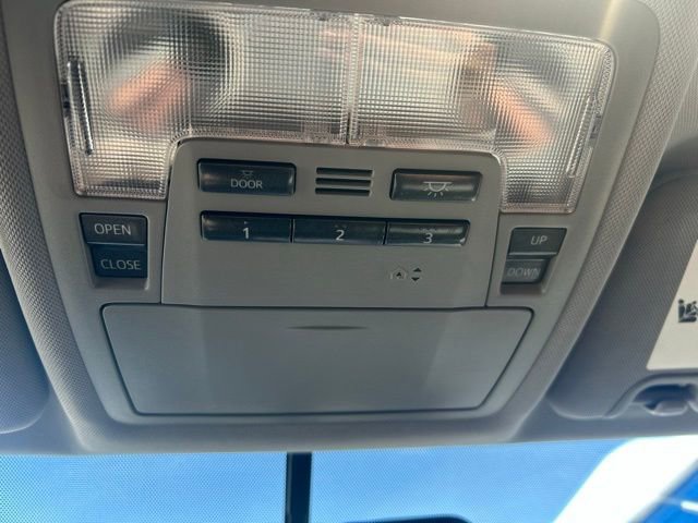 Used 2015 Toyota Highlander Limited AWD/4WD image 36