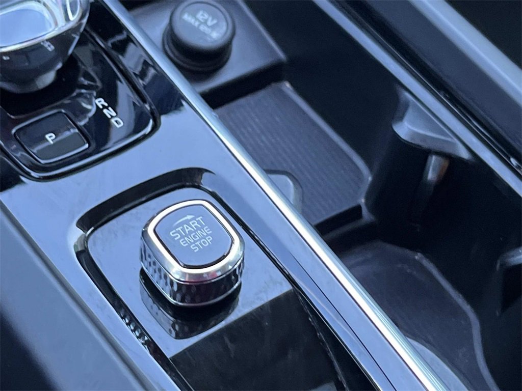 Used 2023 Volvo XC60 B5 Ultimate image 36