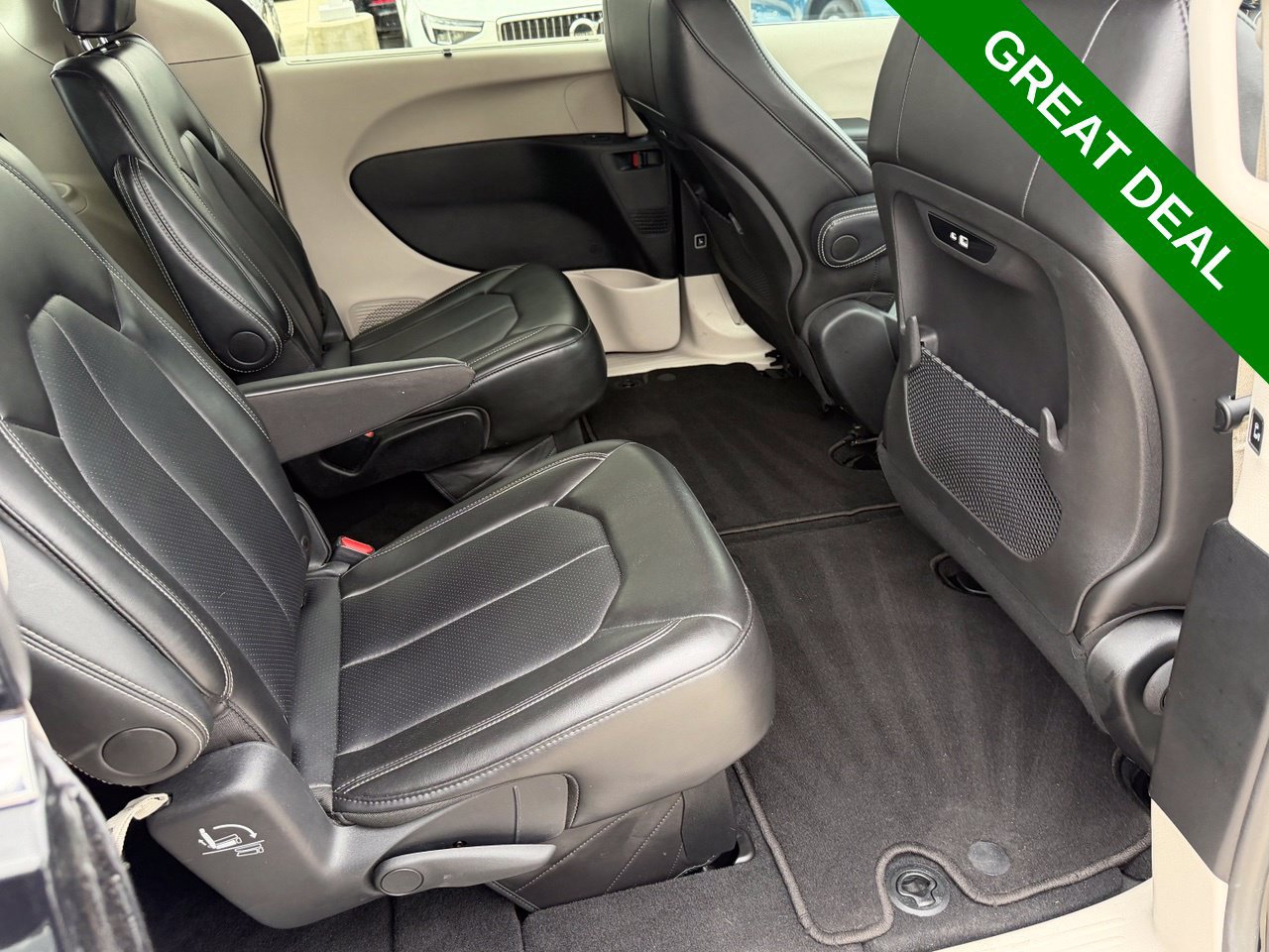 Used 2024 Chrysler Pacifica Touring-L FWD image 37