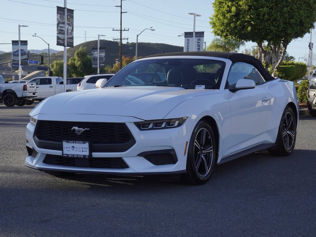 Used 2024 Ford Mustang Convertible image 8