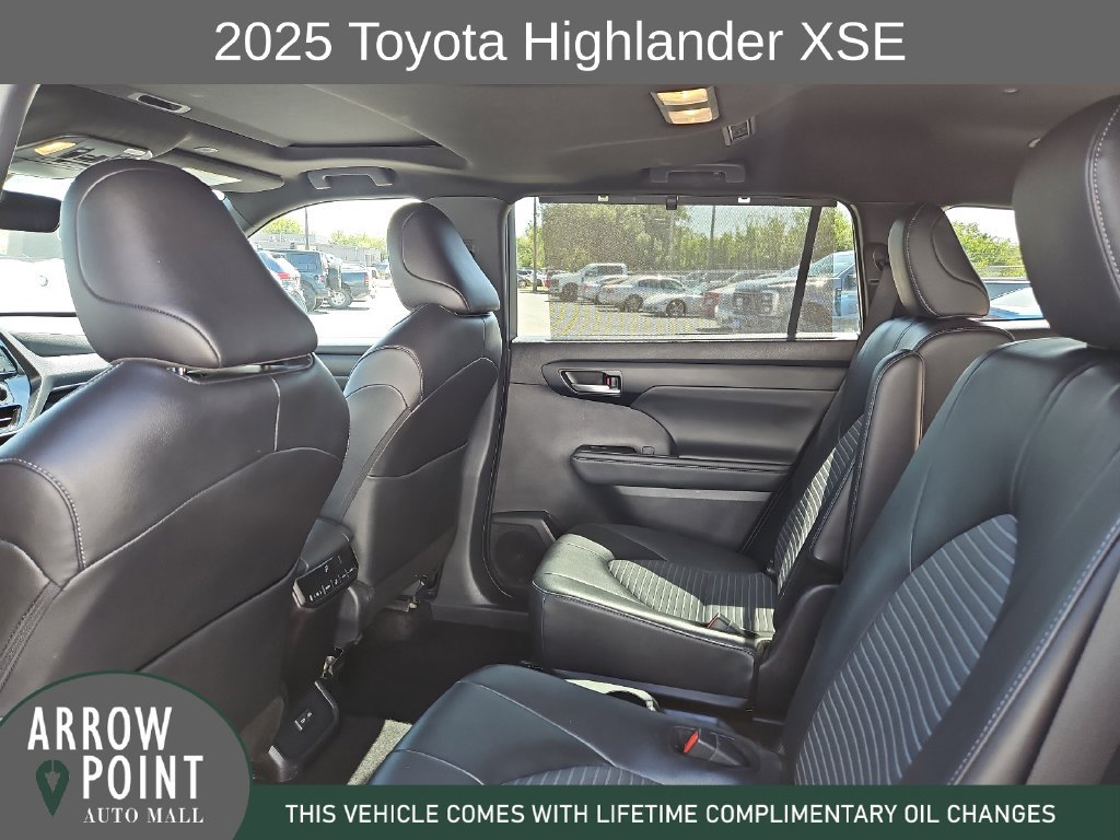 Used 2025 Toyota Highlander XSE AWD/4WD image 18