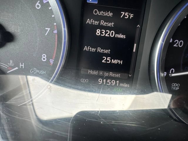 Used 2017 Toyota Highlander XLE FWD image 3