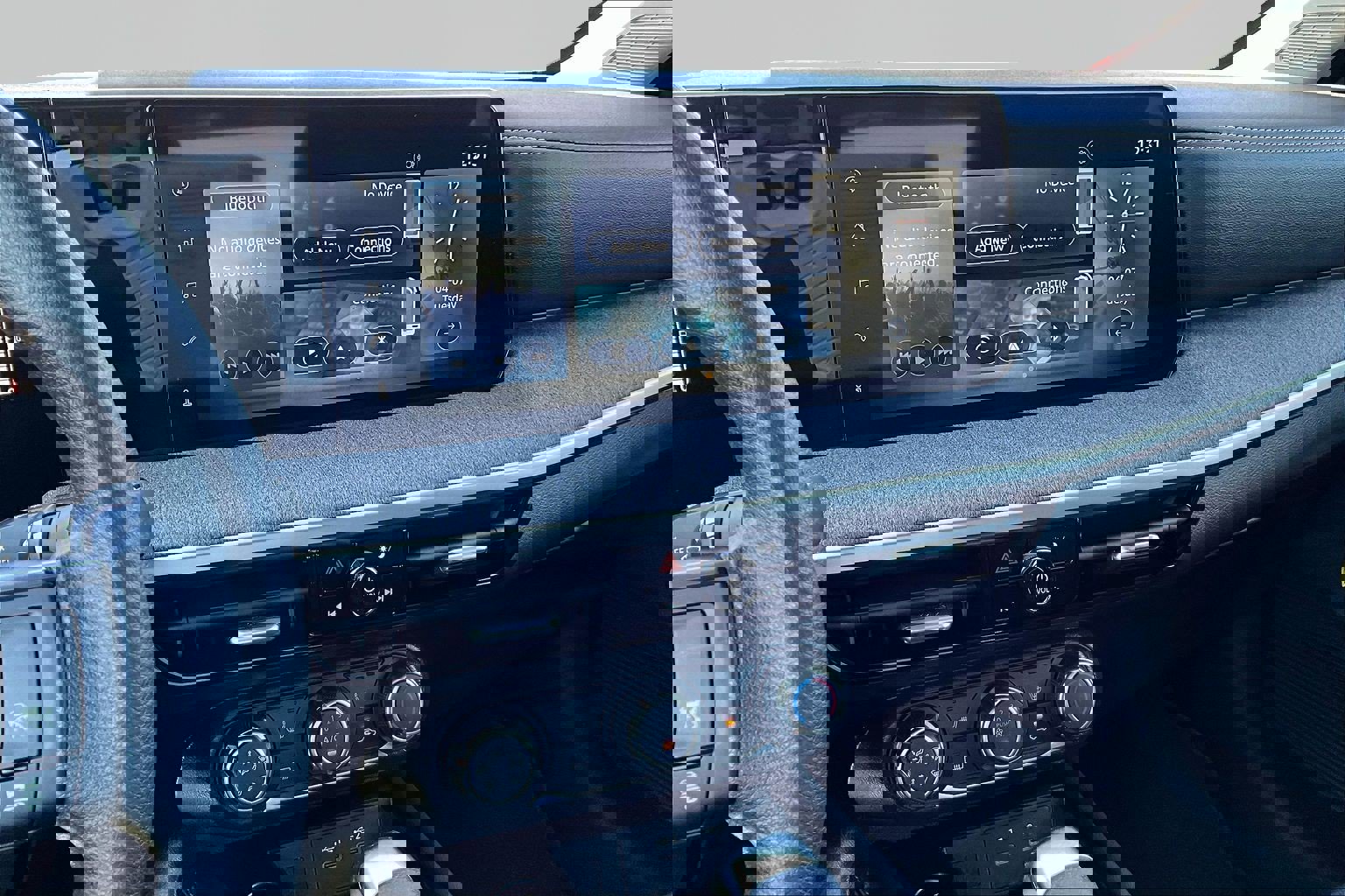 Used 2025 Nissan Kicks SV w/ SV Premium Package image 9