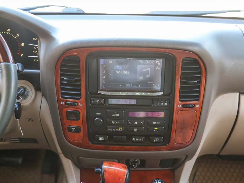 Used 2000 Lexus LX 470 4WD image 16