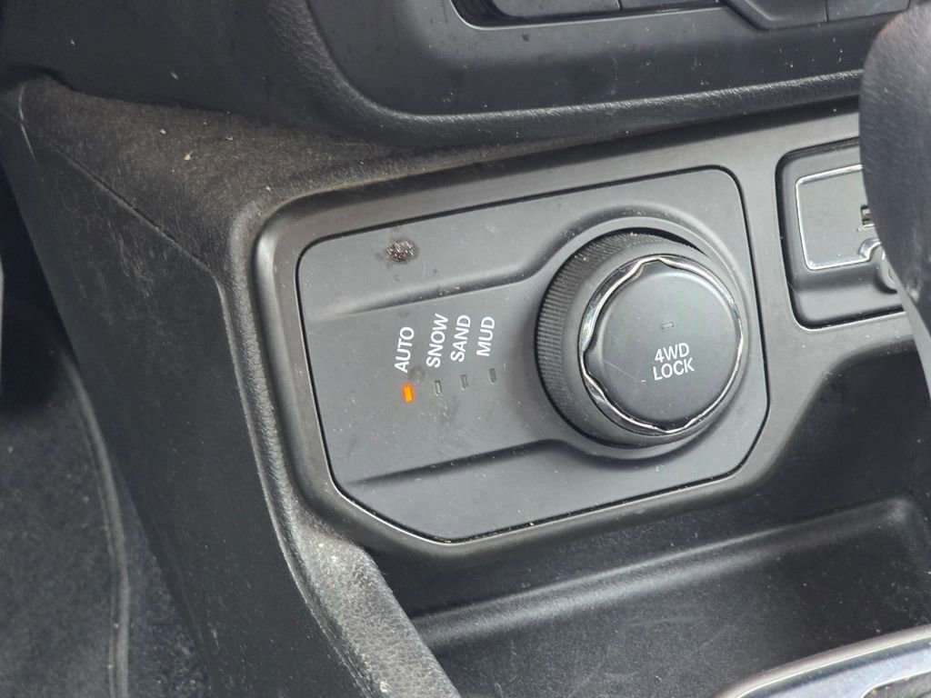 Used 2020 Jeep Renegade Limited w/ UConnect 8.4 Nav Group image 15