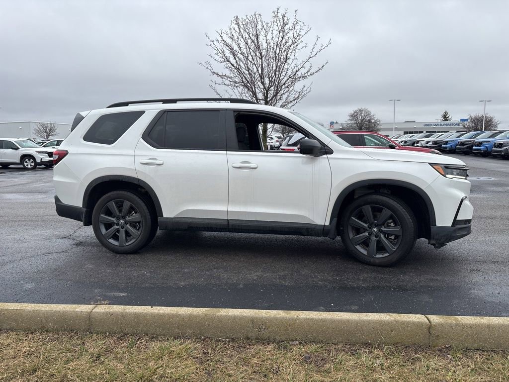 Used 2025 Honda Pilot Sport image 12