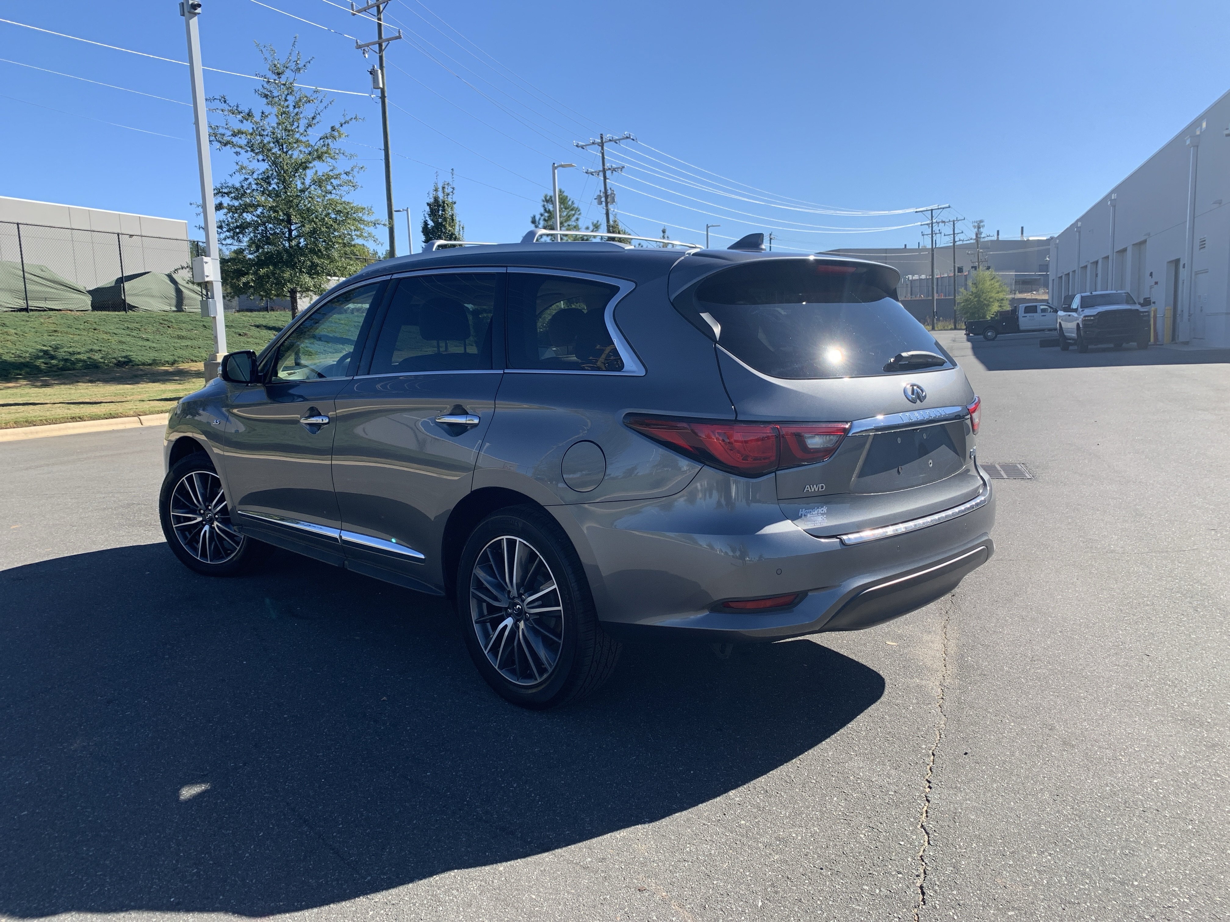 Used 2020 INFINITI QX60 Luxe w/ Sensory Package AWD/4WD image 8