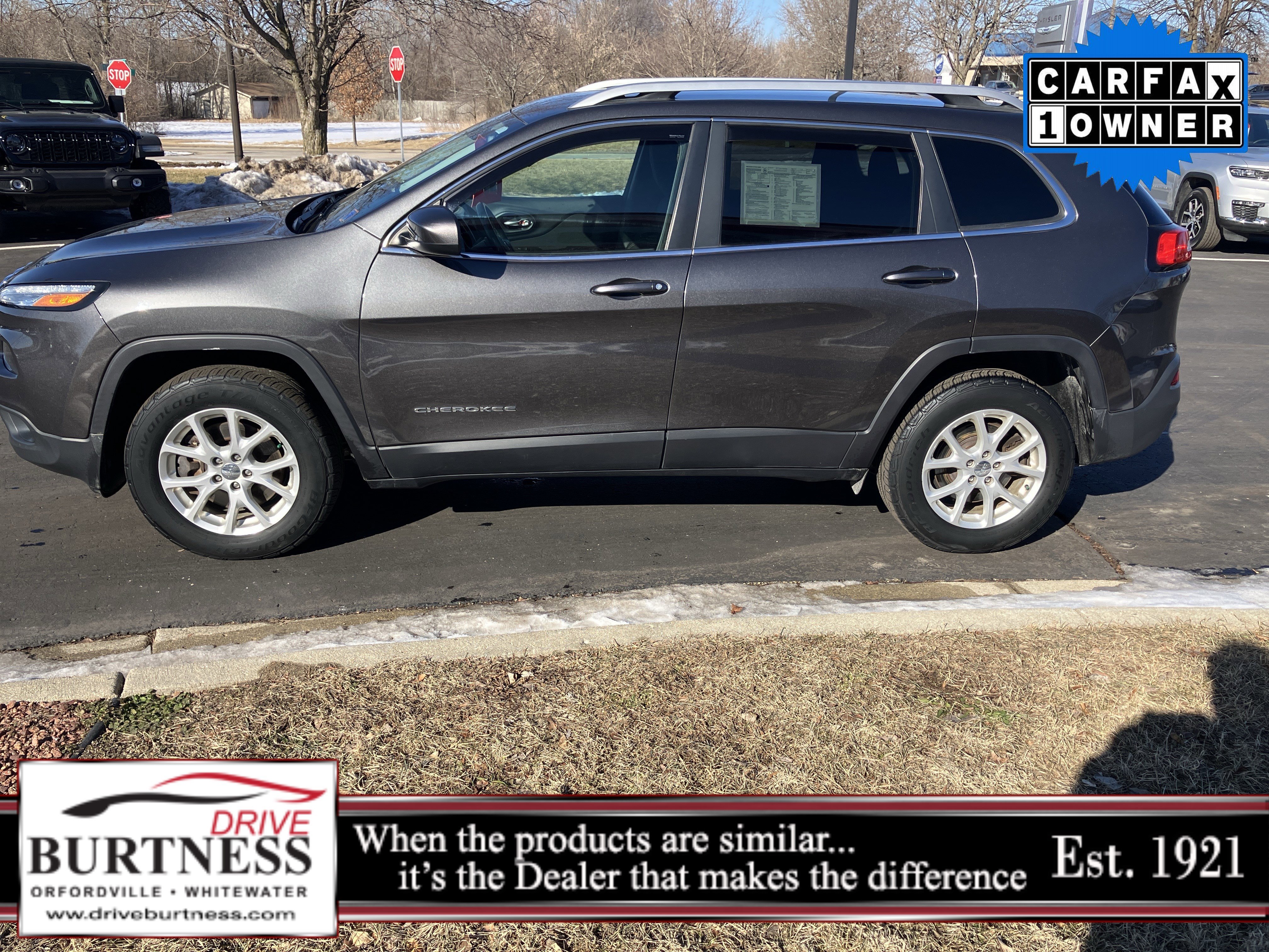 Used 2017 Jeep Cherokee Latitude w/ Cold Weather Group image 17