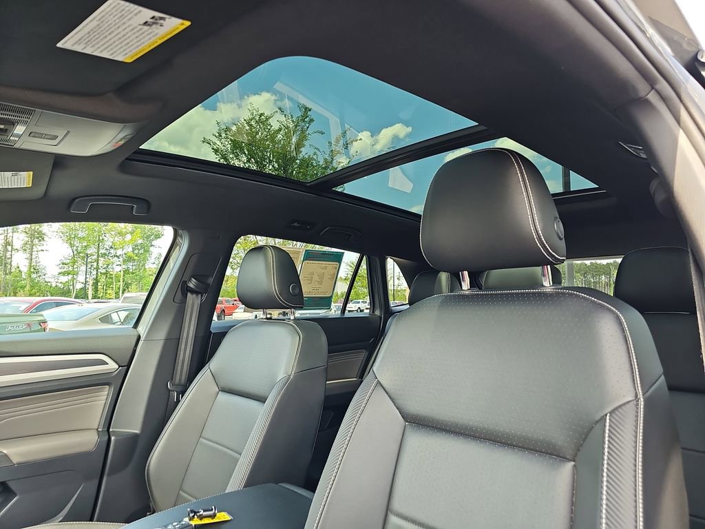 Used 2022 Volkswagen Atlas Cross Sport SEL R-Line image 34