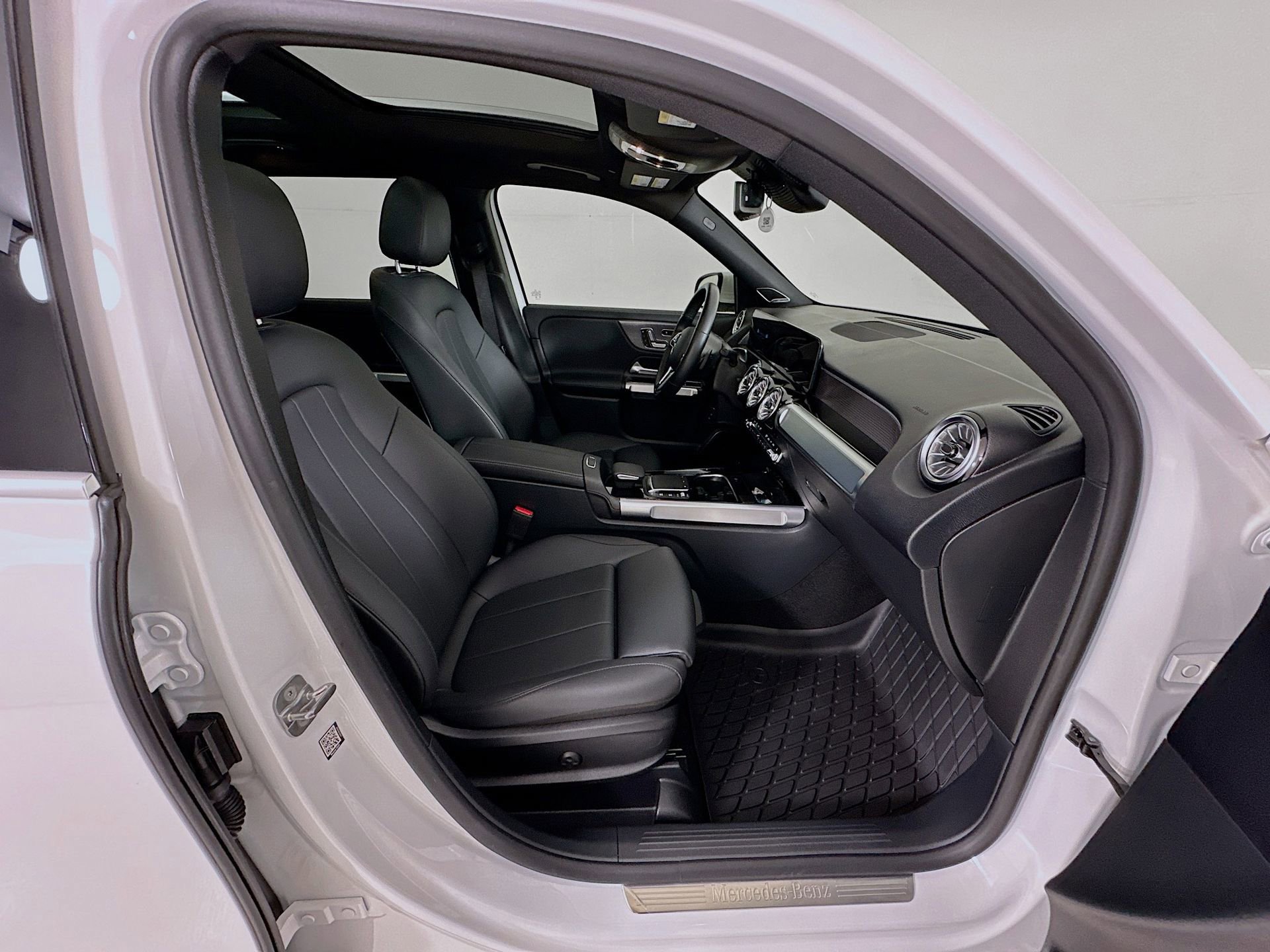 Used 2023 Mercedes-Benz GLB 250 image 33