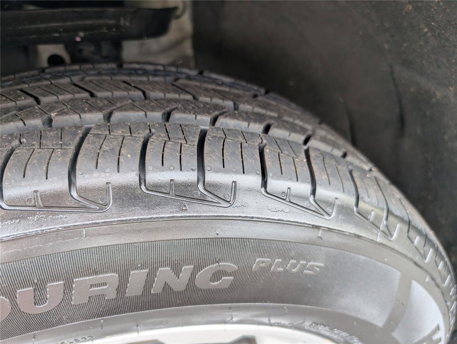 Used 2024 GMC Terrain SLE FWD image 39