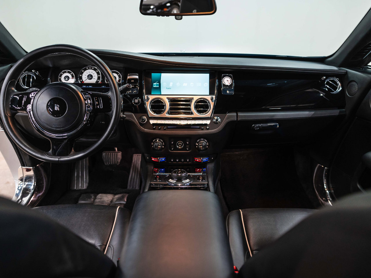 Used 2015 Rolls-Royce Wraith image 32