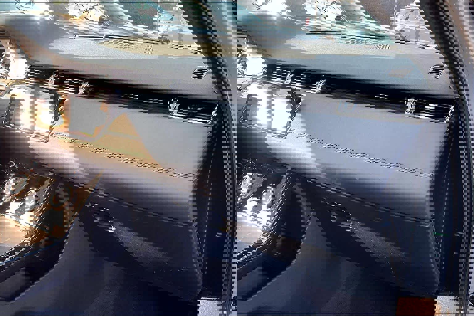 Used 2023 Land Rover Range Rover Evoque R-Dynamic SE image 19