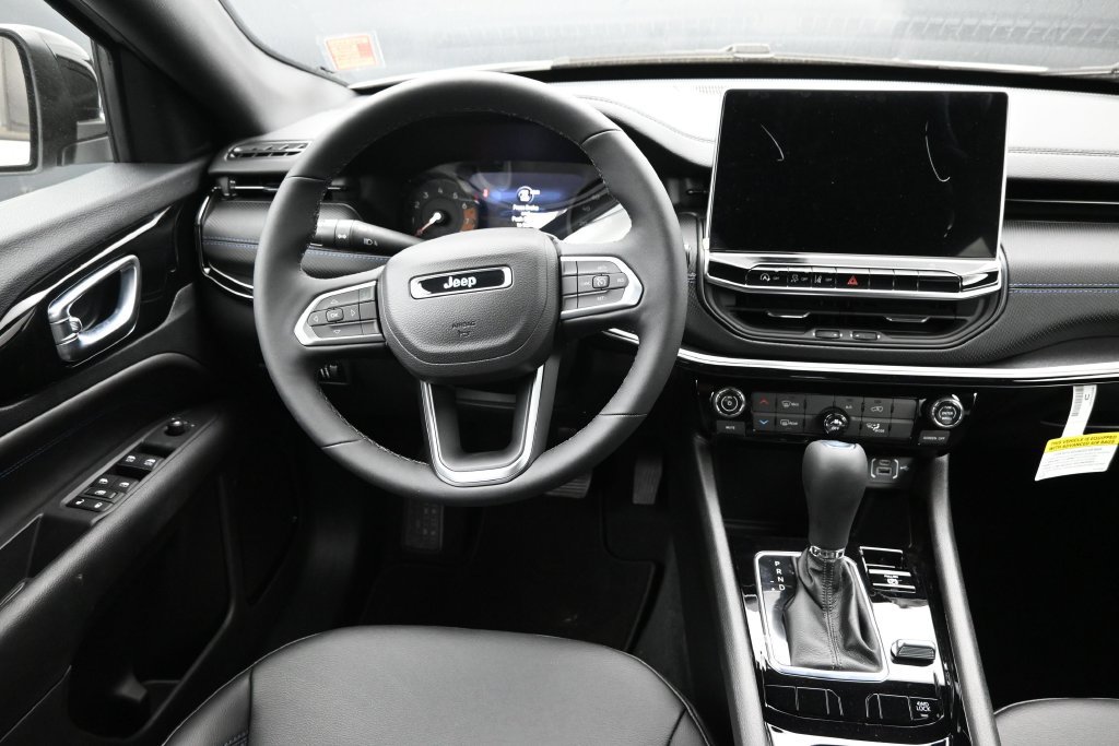 New 2026 Jeep Compass Latitude AWD/4WD image 3