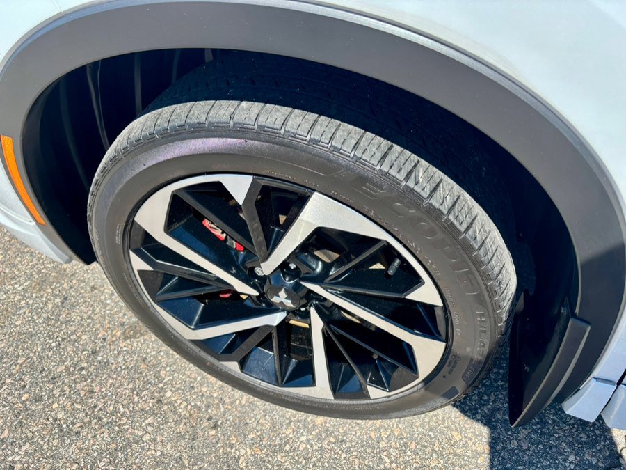 Used 2023 Mitsubishi Outlander SE image 38