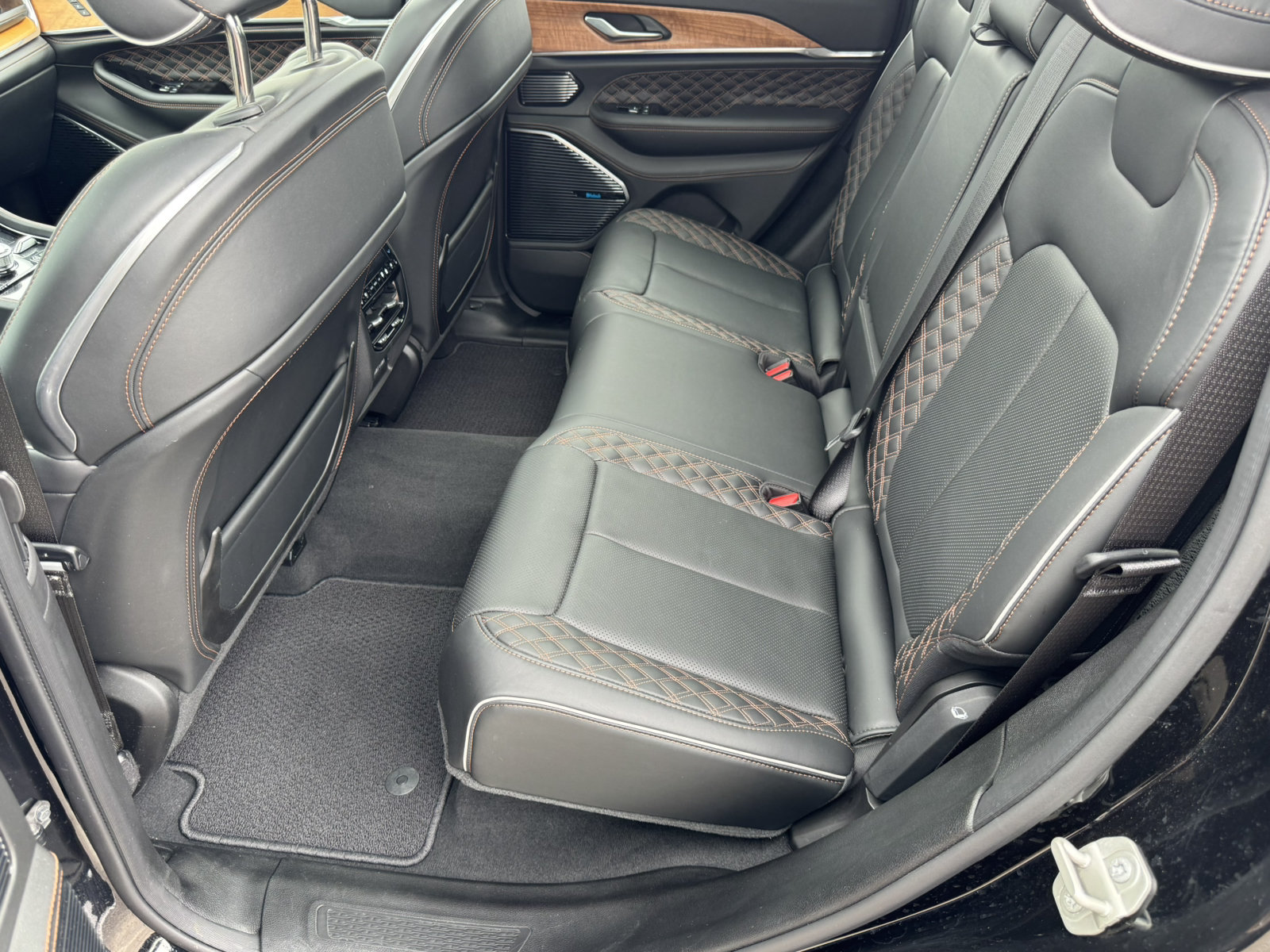 Used 2024 Jeep Grand Cherokee Summit AWD/4WD image 25