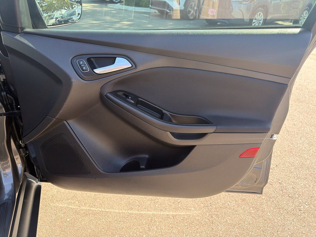Used 2018 Ford Focus SE FWD image 11