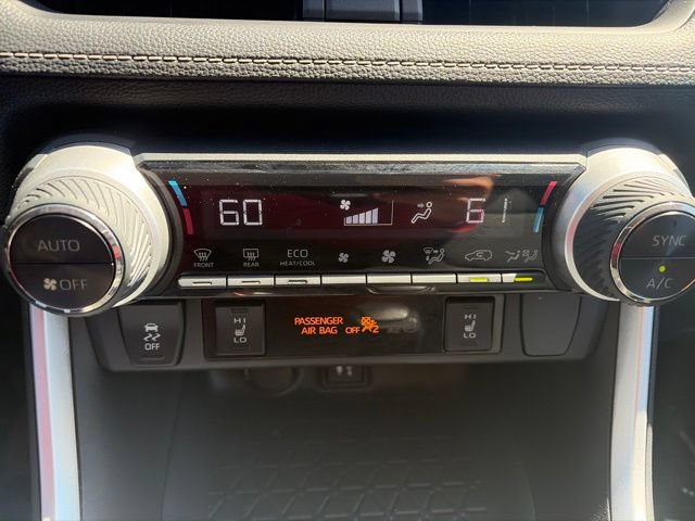 Used 2019 Toyota RAV4 XLE w/ Convenience Package FWD image 11