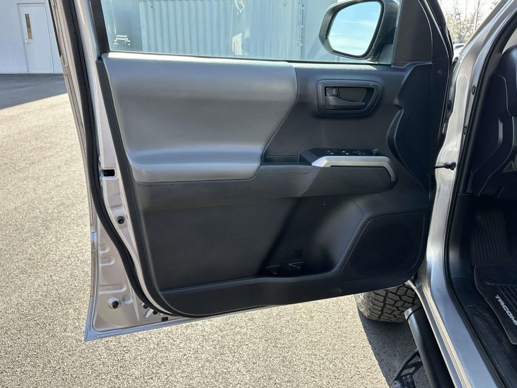 Used 2020 Toyota Tacoma SR5 image 5