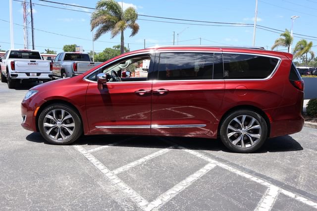 Used 2017 Chrysler Pacifica Limited image 4