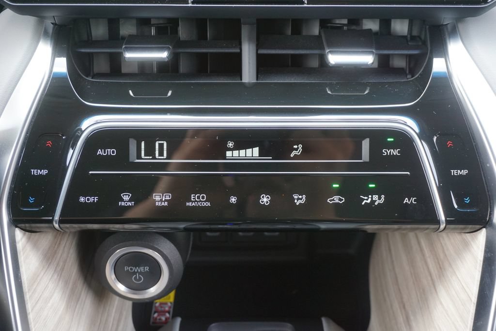 Certified 2024 Toyota Venza XLE AWD/4WD image 13