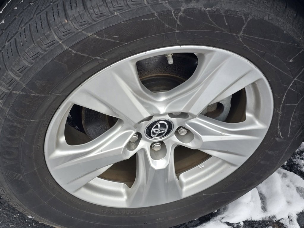 Used 2020 Toyota RAV4 LE image 23