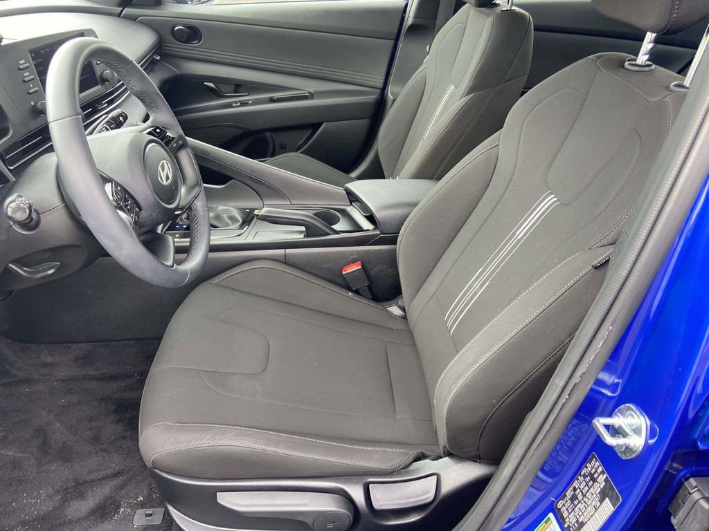 Certified 2025 Hyundai Elantra Sport image 15