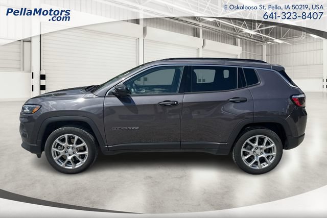 Used 2024 Jeep Compass Latitude AWD/4WD image 6