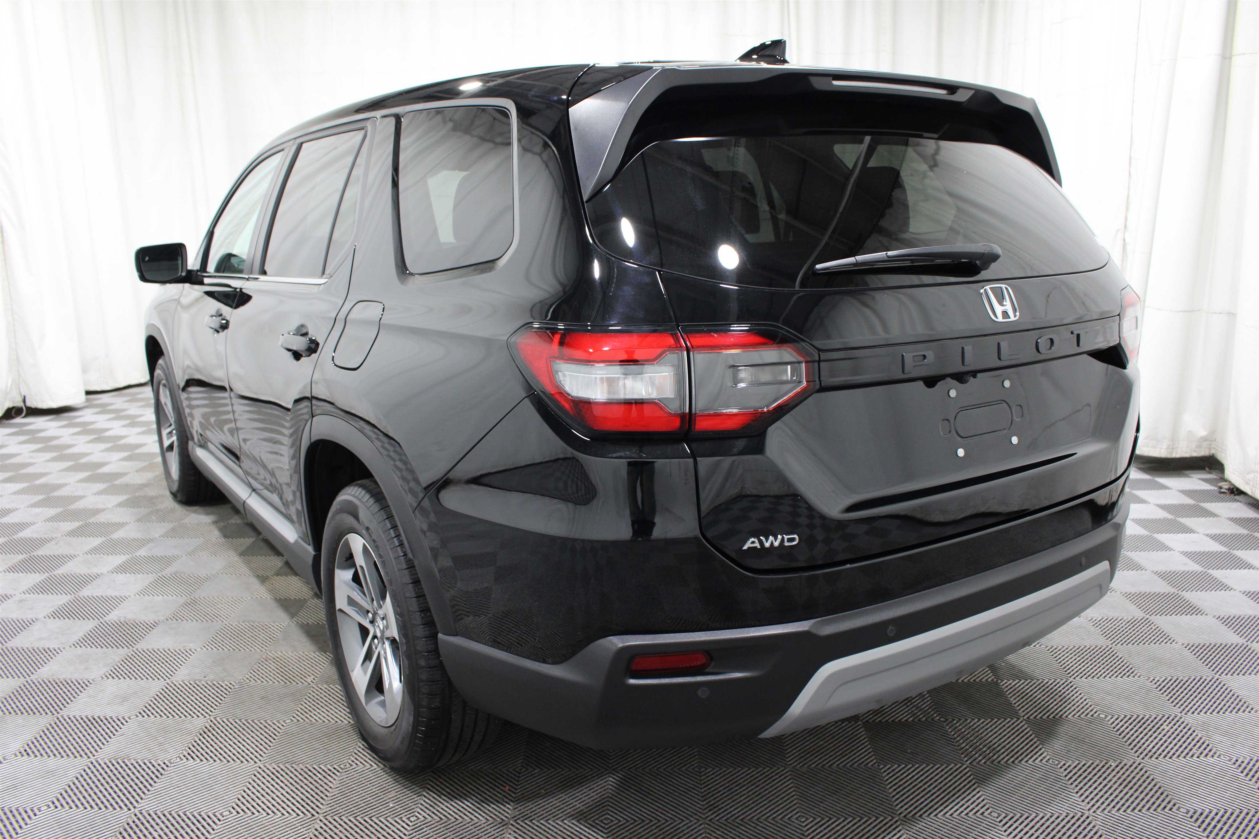 Used 2025 Honda Pilot EX-L image 34