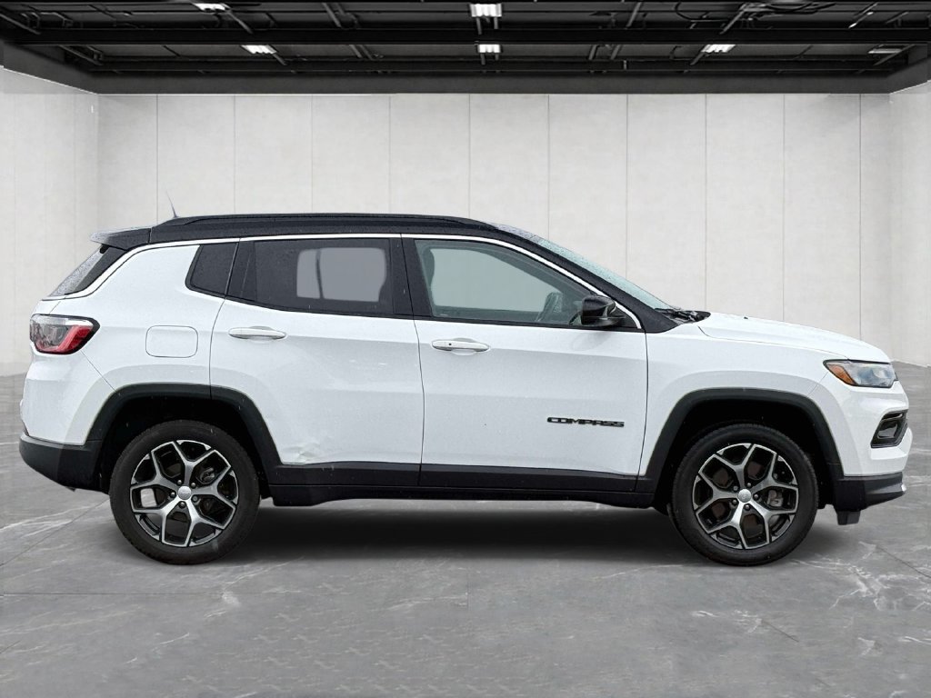 Used 2024 Jeep Compass Limited w/ Sun and Sound Group AWD/4WD image 4